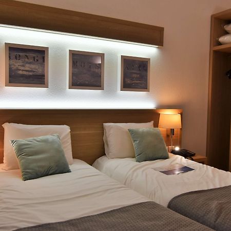 กีริอ๊าด การงต็อง Hotel แกรองตอง ภายนอก รูปภาพ