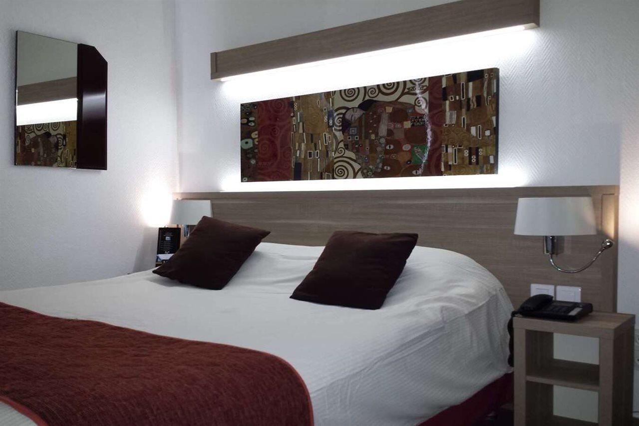 กีริอ๊าด การงต็อง Hotel แกรองตอง ภายนอก รูปภาพ