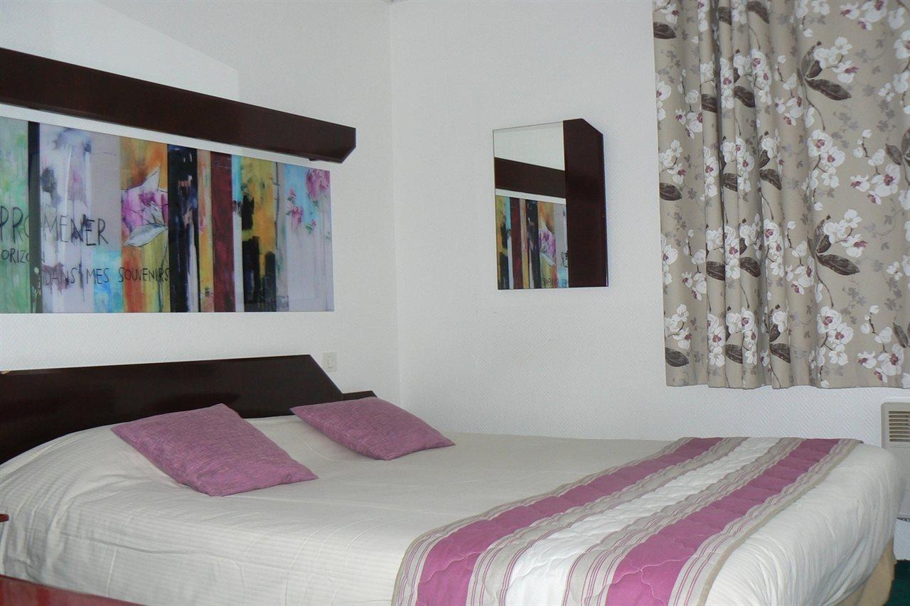 กีริอ๊าด การงต็อง Hotel แกรองตอง ภายนอก รูปภาพ