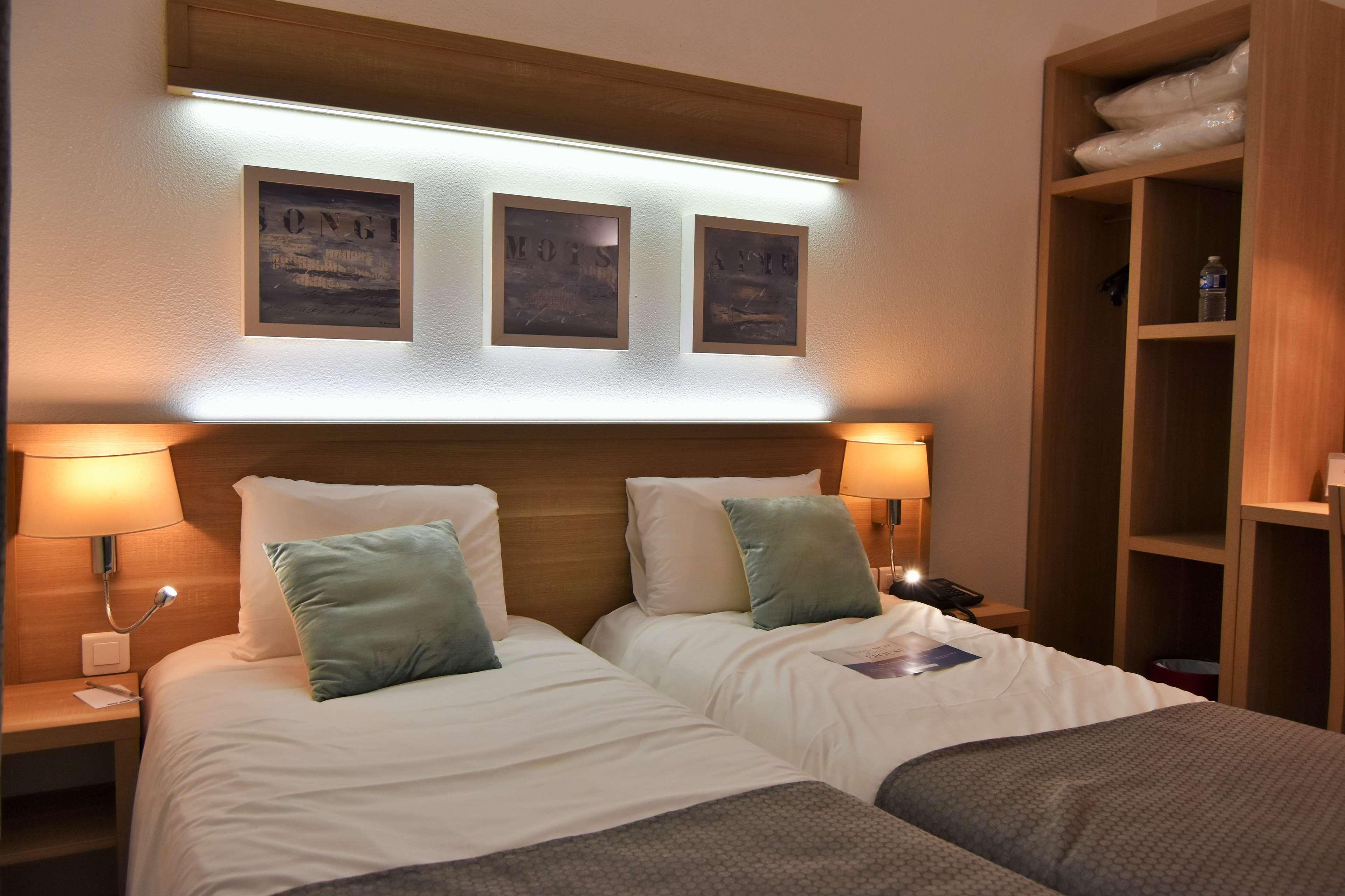 กีริอ๊าด การงต็อง Hotel แกรองตอง ภายนอก รูปภาพ