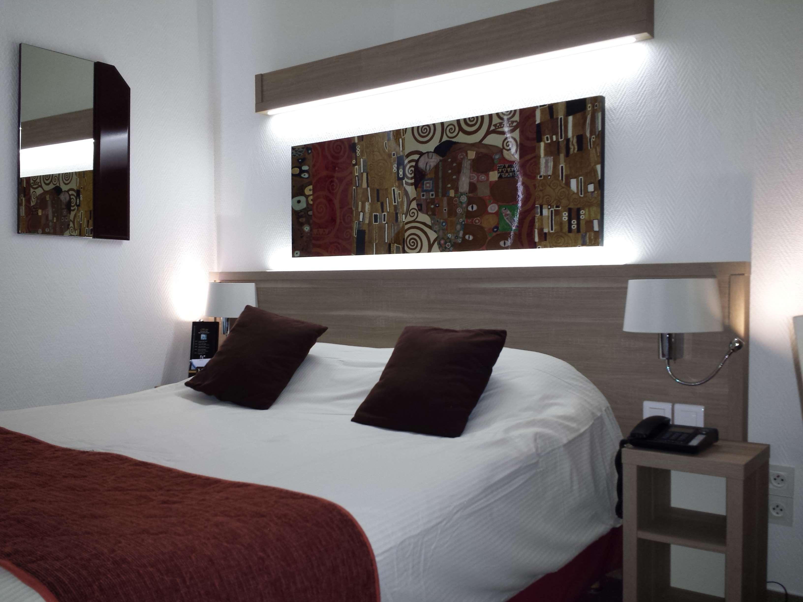 กีริอ๊าด การงต็อง Hotel แกรองตอง ภายนอก รูปภาพ