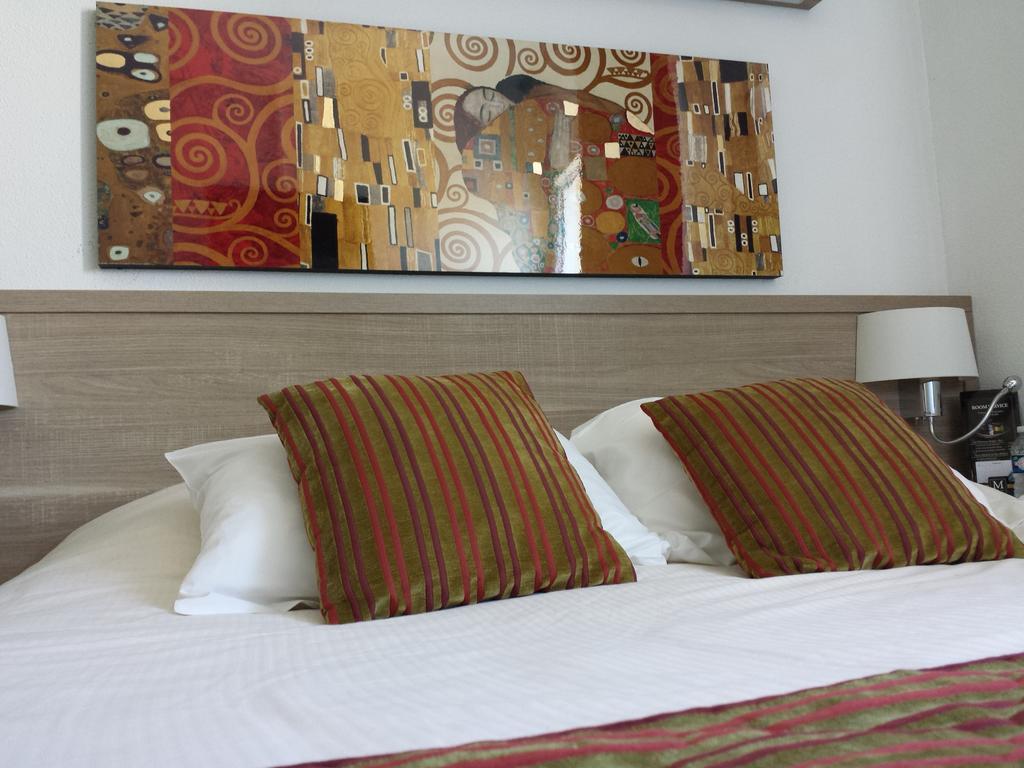 กีริอ๊าด การงต็อง Hotel แกรองตอง ภายนอก รูปภาพ