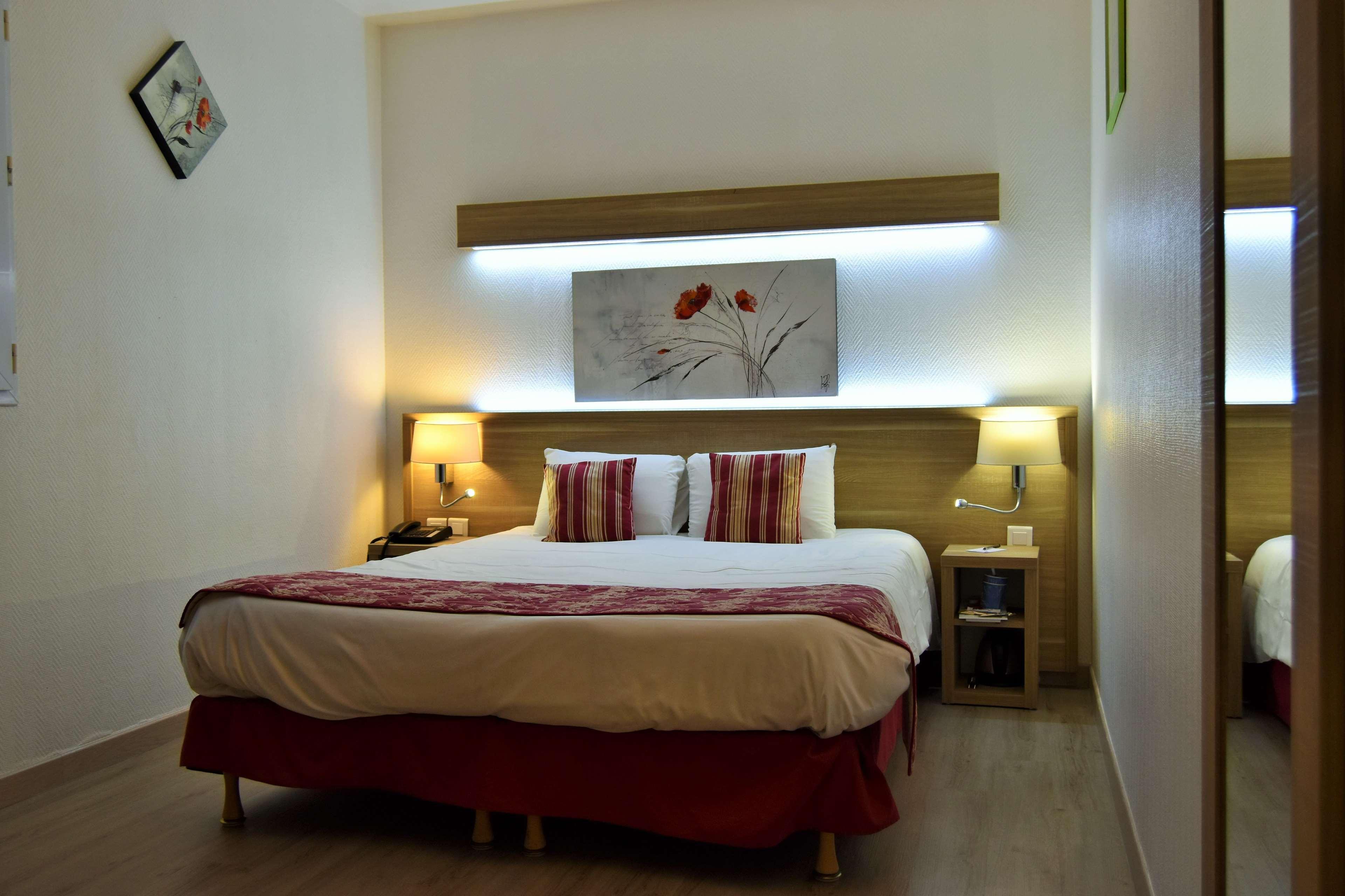 กีริอ๊าด การงต็อง Hotel แกรองตอง ภายนอก รูปภาพ
