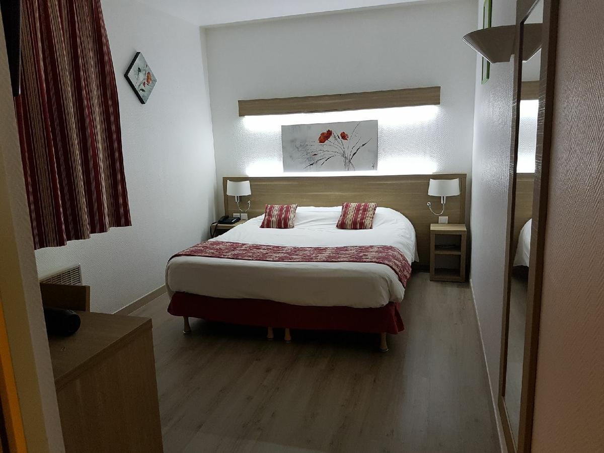กีริอ๊าด การงต็อง Hotel แกรองตอง ภายนอก รูปภาพ