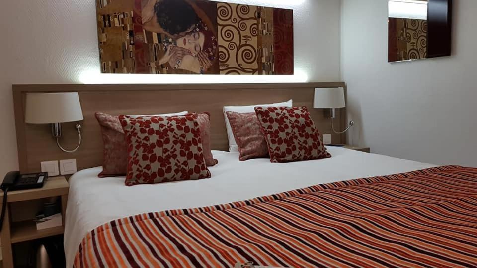 กีริอ๊าด การงต็อง Hotel แกรองตอง ภายนอก รูปภาพ